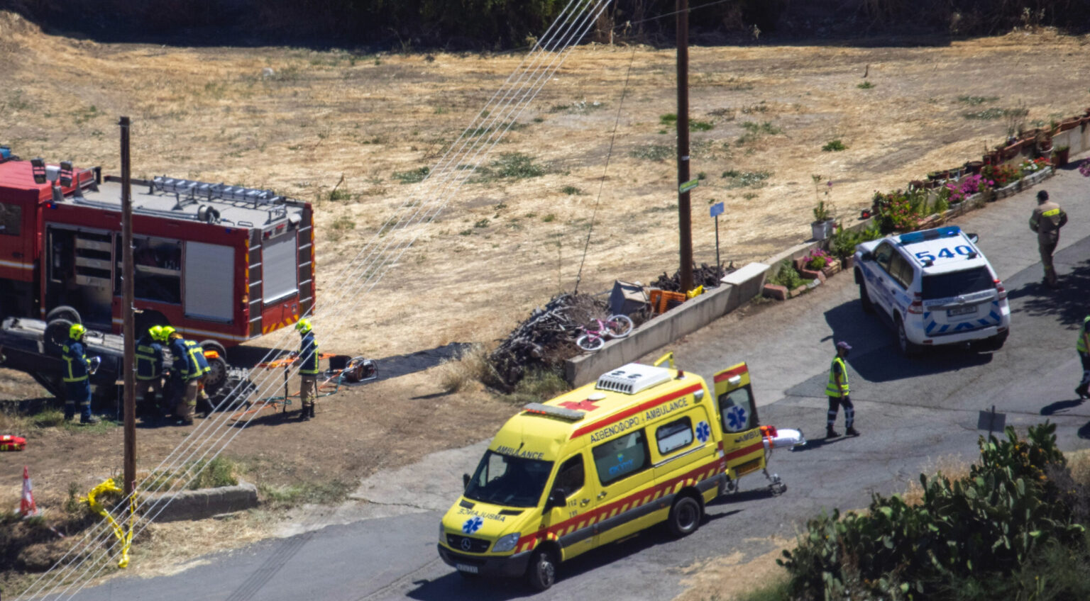 Ολονύχτια επιχείρηση ΕΜΑΚ στα Λαγουδερά - 18χρονοι εγκλωβιστηκαν σε χαραδρα