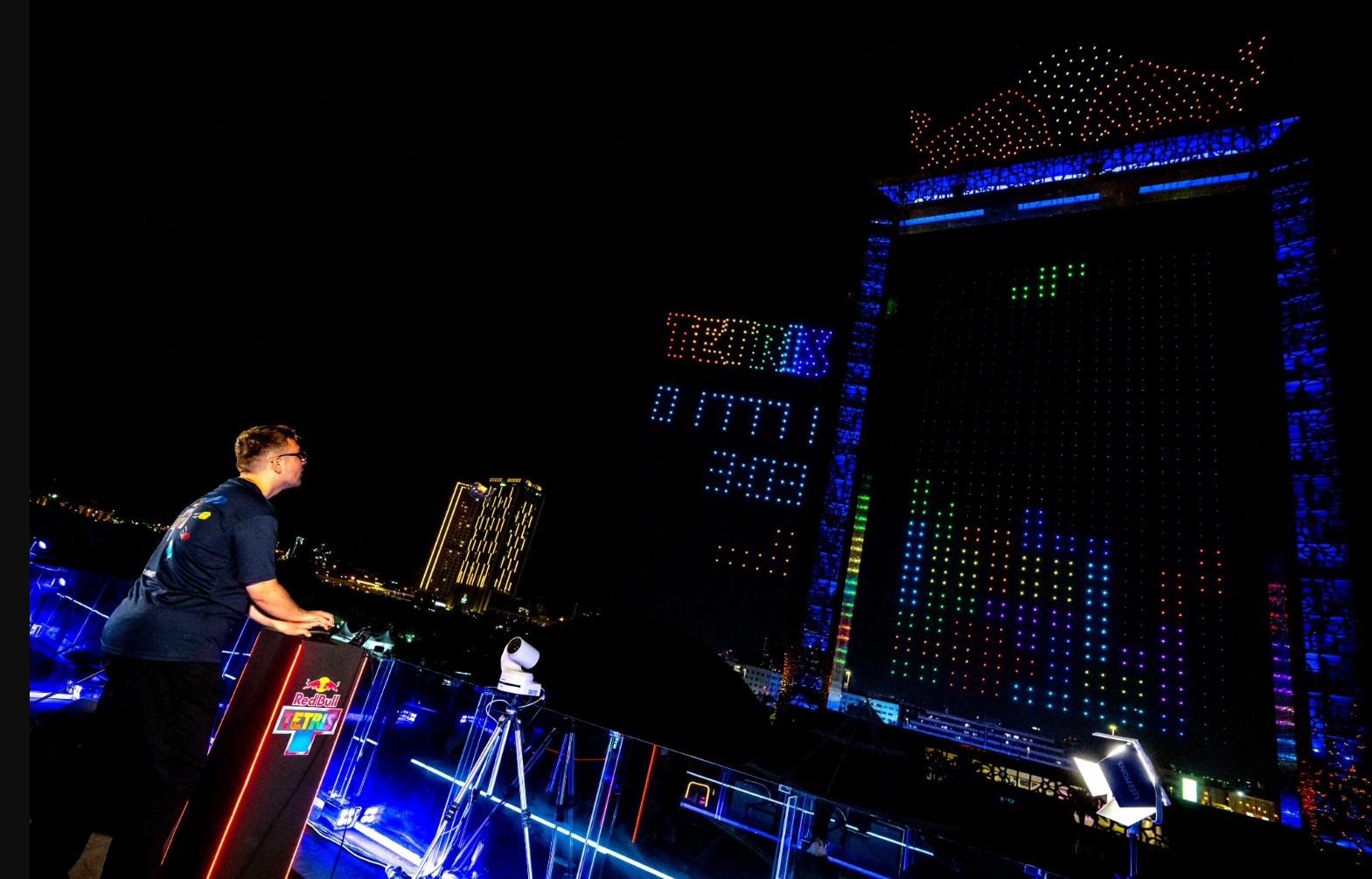 Το πρώτο Tetris με drones στον ουρανό: Παγκόσμια πρωτιά στο Ντουμπάι (BINTEO)