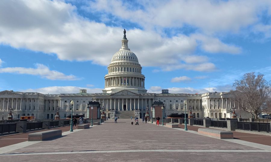 Κογκρέσο: Έντονες αντιδράσεις για τα πλήγματα των ΗΠΑ σε ύποπτα σκάφη