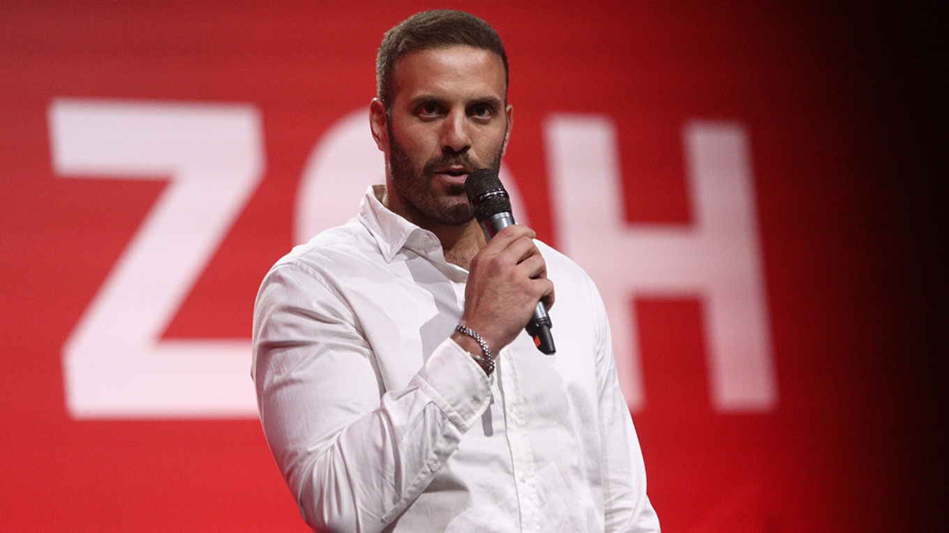 Στρασβούργο: Ο ευρωβουλευτής του ΣΥΡΙΖΑ Νίκος Παππάς χτύπησε δημοσιογράφο