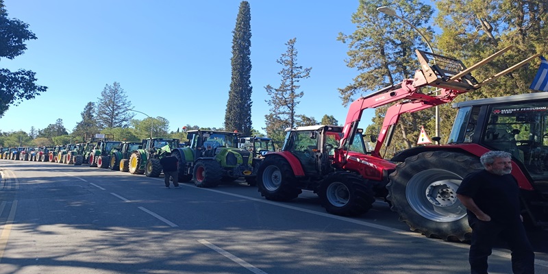 Ολοκληρώθηκε η διαμαρτυρία των αγροτών για την ΚΑΠ έξω από το Προεδρικό (VID)