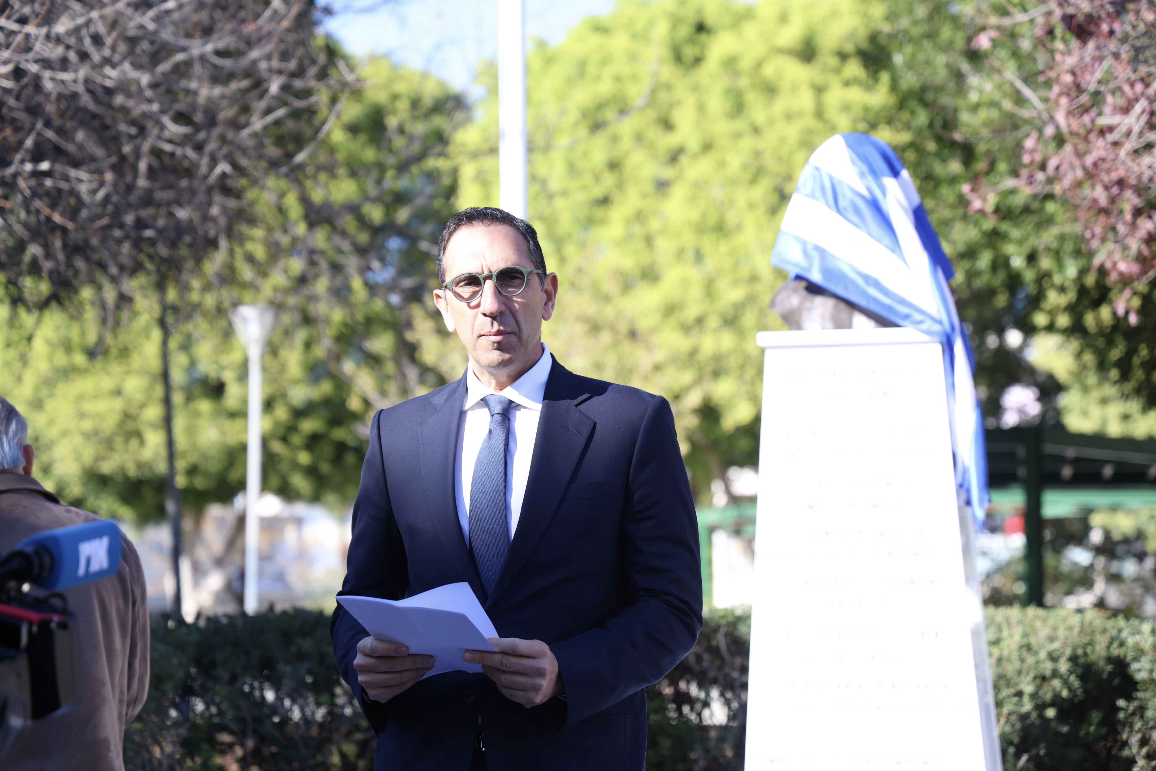 ΥΠΕΣ: Μοναδική λύση η επανένωση στα αποκαλυπτήρια προτομής ήρωα Ν. Ιωάννου