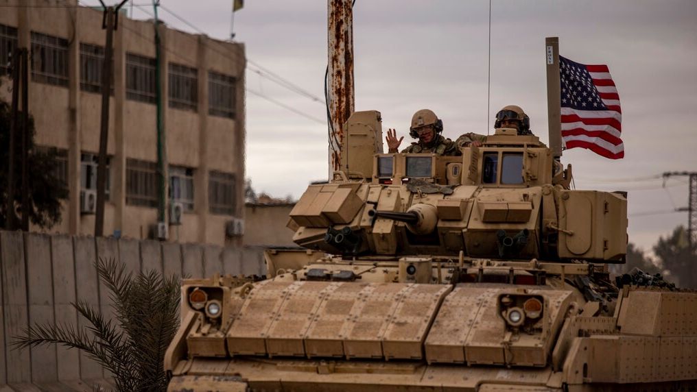 Οι ΗΠΑ ανακοινώνουν επιχείρηση «εκδίκησης» στη Συρία κατά του ΙΚ