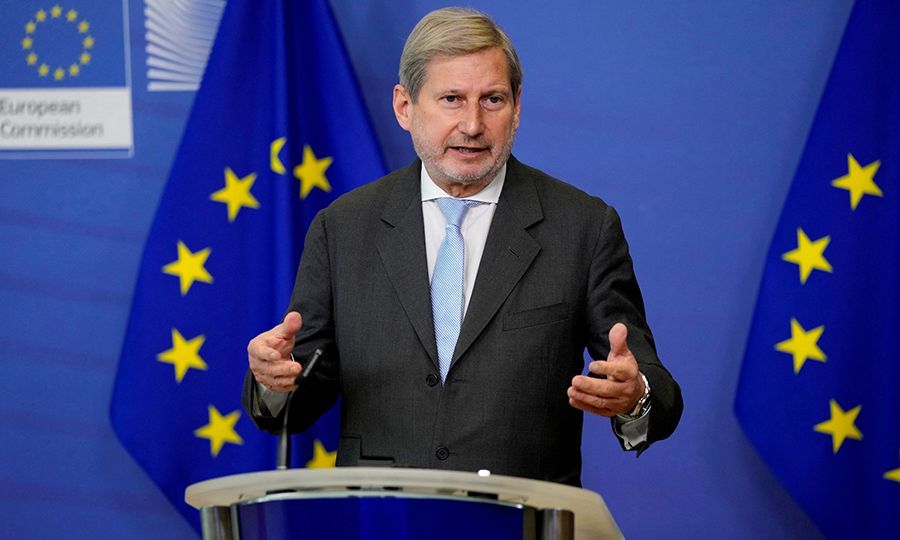 Η ΕΕ έτοιμη να συνδράμει στην επανένωση της Κύπρου, δηλώνει ο Γιοχάνες Χαν