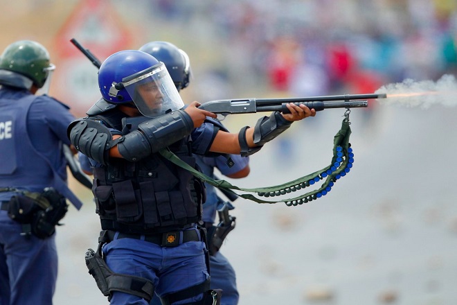 Ν. Αφρική: Οπλισμένοι άνδρες σκότωσαν 9 ανθρώπους, σύμφωνα με νέο απολογισμό