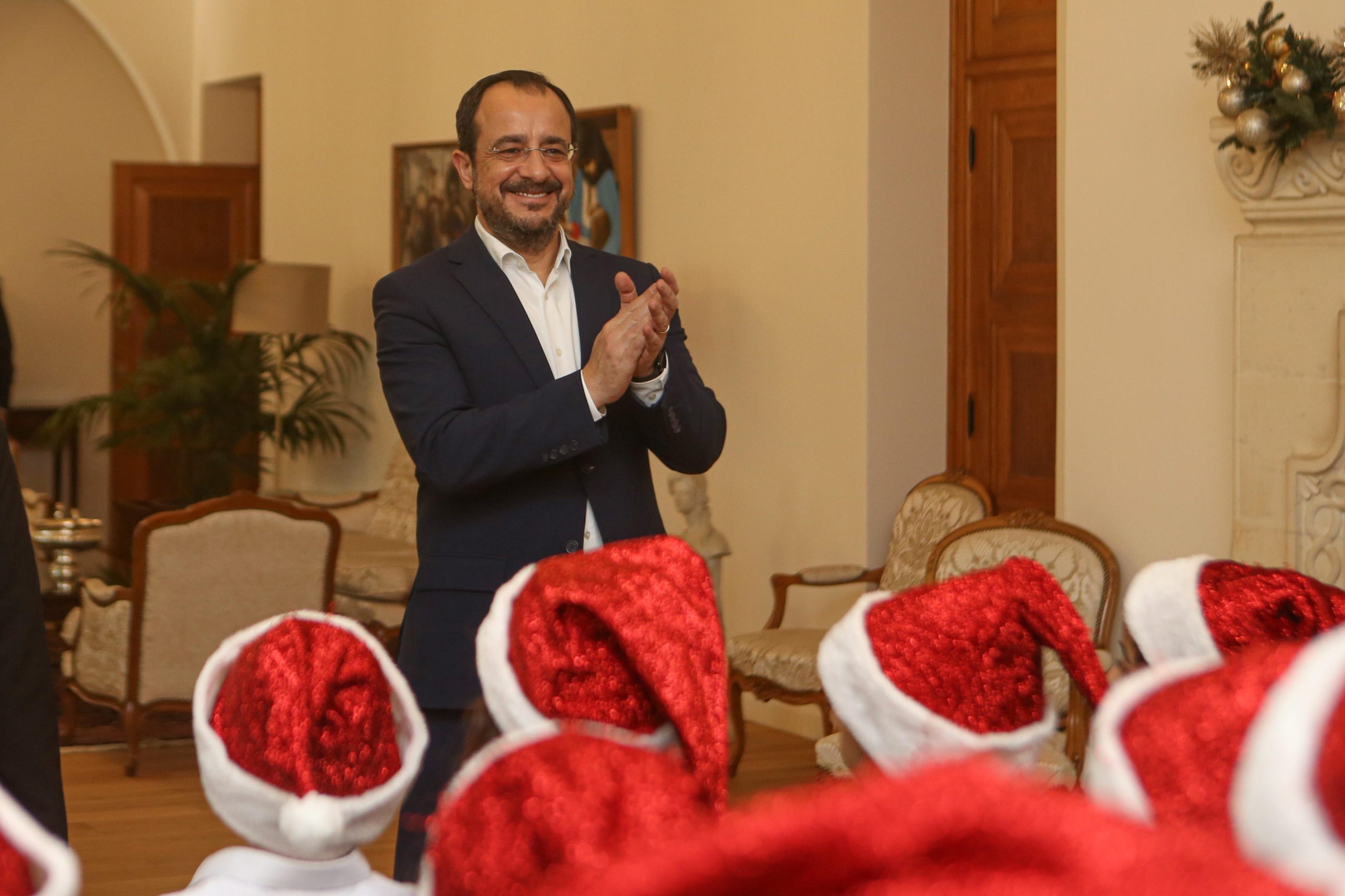 Μαθητές από σχολεία της Λευκωσίας τα έψαλαν στον Πρόεδρο Χριστοδουλίδη