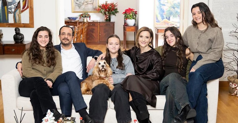 Το χριστουγεννιάτικο μήνυμα ΠτΔ με οικογενειακή φωτογραφία