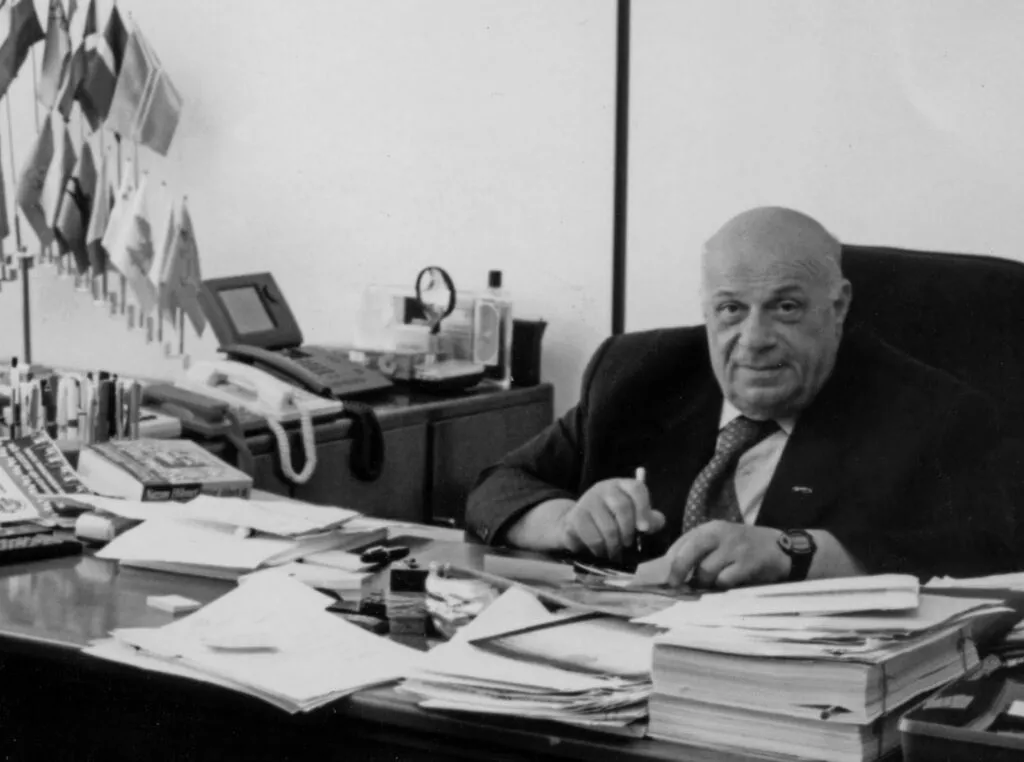 Αντιπαράθεση Τατάρ – Σερντάρ για το γραφείο του Ραούφ Ντεντάς