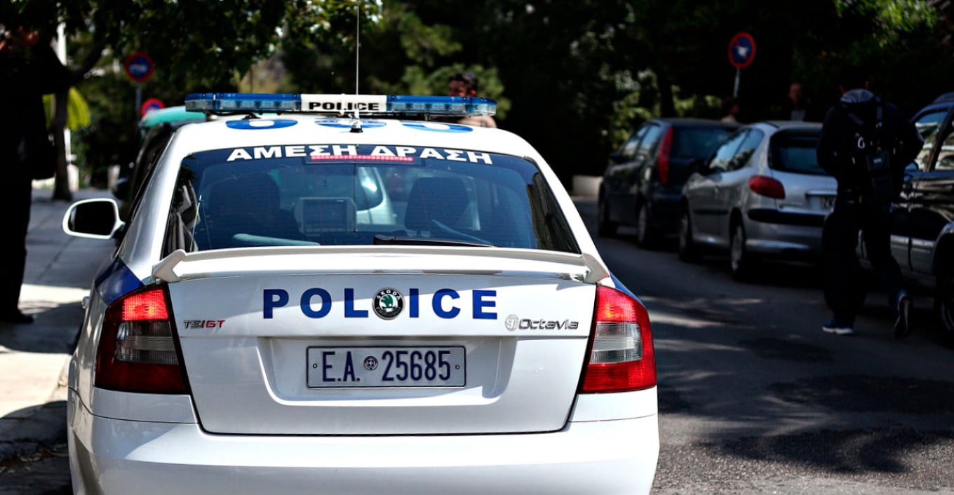 Greece: Man Stabs Wife in the Neck and Jumps from Roof