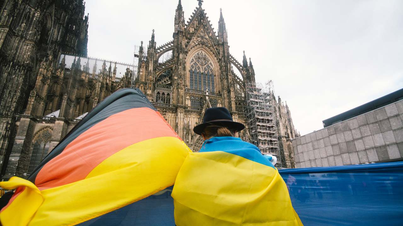 Germany Cautious on Talks, Says Russia Must End War