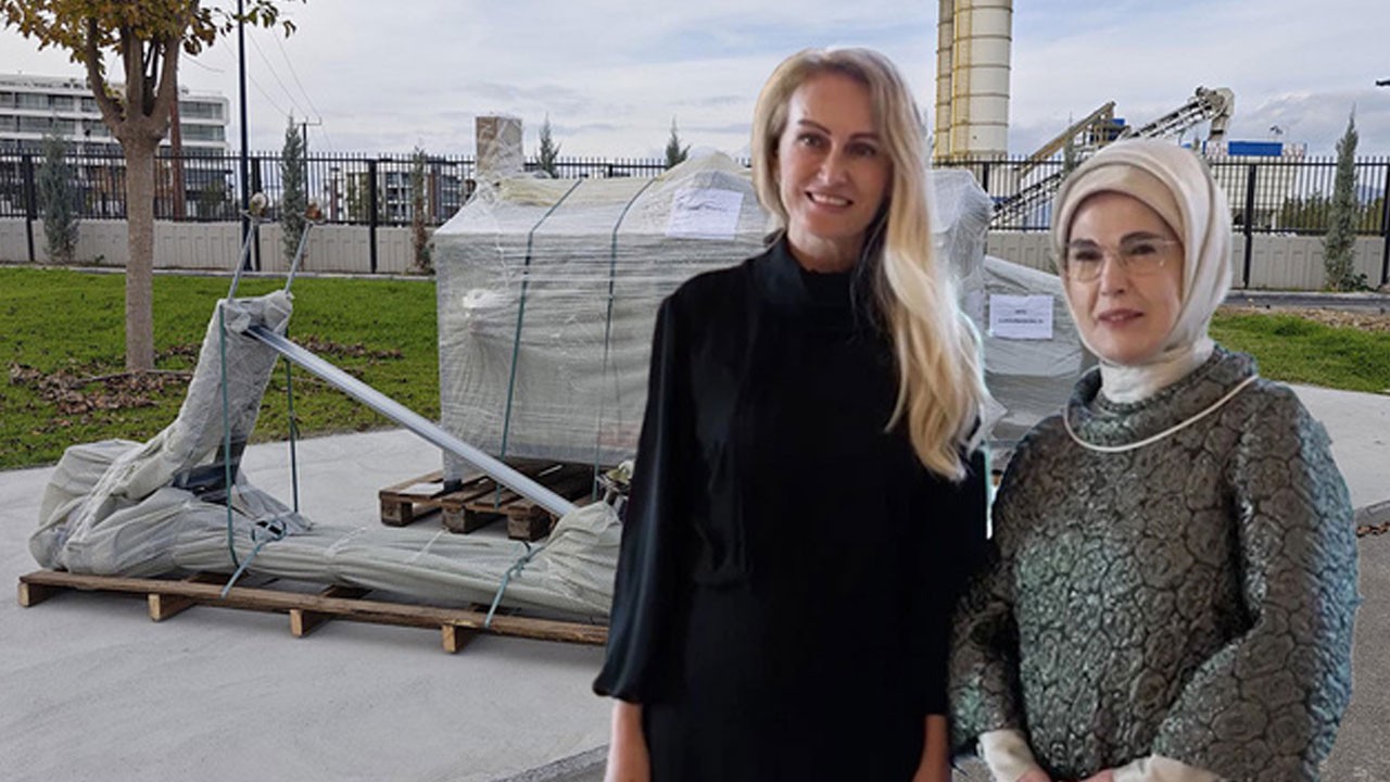 Το δώρο που έκανε η Εμινέ Ερντογάν στη σύζυγο του Ερχιουμάν