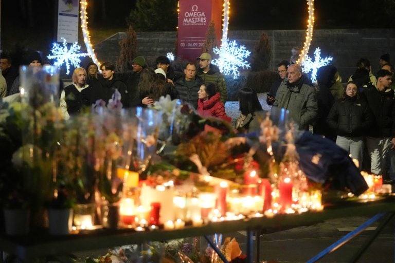 Κραν Μοντανά: Αγρυπνία στη μνήμη των θυμάτων – Δάκρυα, πόνος και νεκρική σιγή