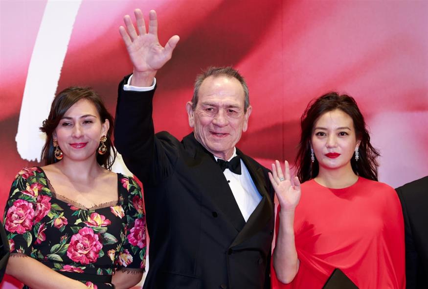 ΗΠΑ: Βρέθηκε νεκρή η 34χρονη κόρη του δημοφιλής ηθοποιού Τόμι Λι Τζόουνς