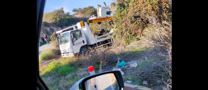 Limassol: Truck Veers Off Road and Falls Near Riverbed (PHOTO)