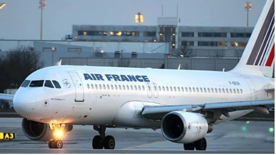 France: Numerous Flights Cancelled Due to Heavy Snowfall