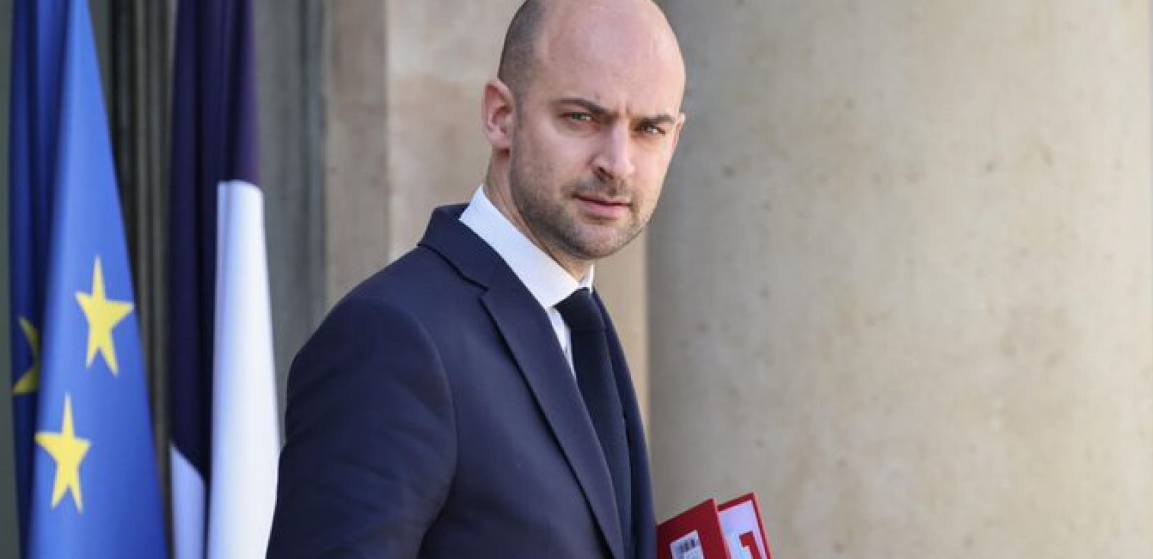 Γαλλία: Εργάζεται επί σχεδίου απάντησης στις απειλές των ΗΠΑ για Γροιλανδία