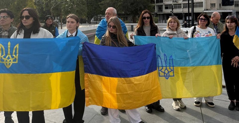 ΒΙΝΤΕΟ: Εκδήλωση Ουκρανών στην Πλατεία Ελευθερίας για άφιξη Ζελένσκι