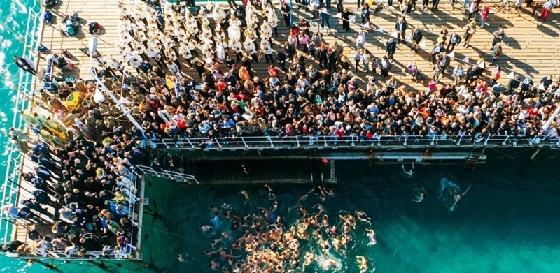 Man Claims He Was Rushed and Forgot to Return the Holy Cross