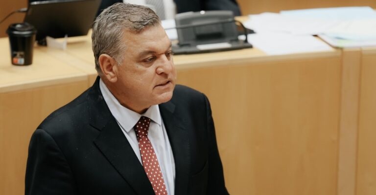 Απέσυρε την καταγγελία κατά Σύκα η σύντροφος του - Εξετάζει άρση ασυλίας η ΝΥ