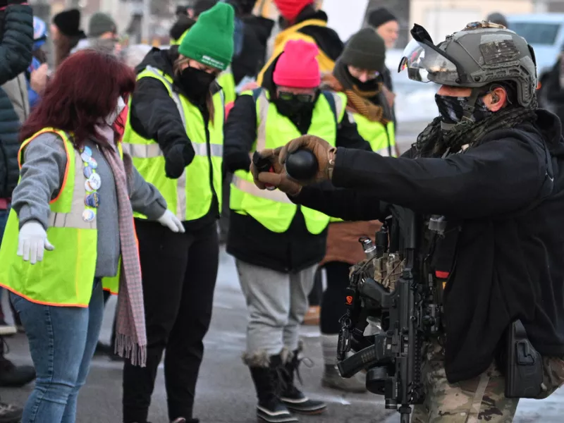 ΗΠΑ: Έντονες συγκρούσεις μετά τον θάνατο 37χρονης από πυρά μέλους ICE (ΒΙΝΤΕΟ)