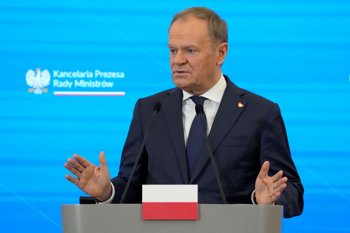 Tusk Expresses Concern Over Trump's Greenland Remarks