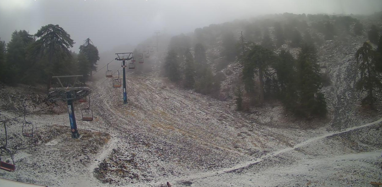Τρόοδος: Πυκνή ομίχλη και βροχόπτωση-Ολισθηροί και επικίνδυνοι οι δρόμοι