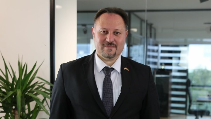 Οζτουρκλέρ: Οι αμυντικές συμφωνίες της ΚΔ επηρεάζουν αρνητικά τις ισορροπίες