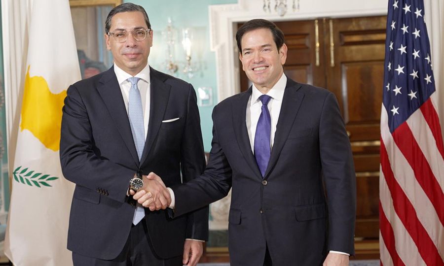 Τηλεφωνική επικοινωνία Κόμπου με ΥΠΕΞ ΗΠΑ