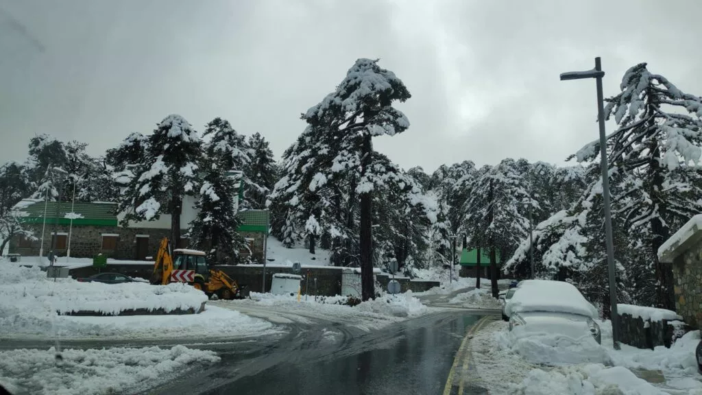 Τρόοδος: Αυτοί οι δρόμοι ανοικτοί μόνο με 4x4 η με αντιολισθητικές αλυσίδες