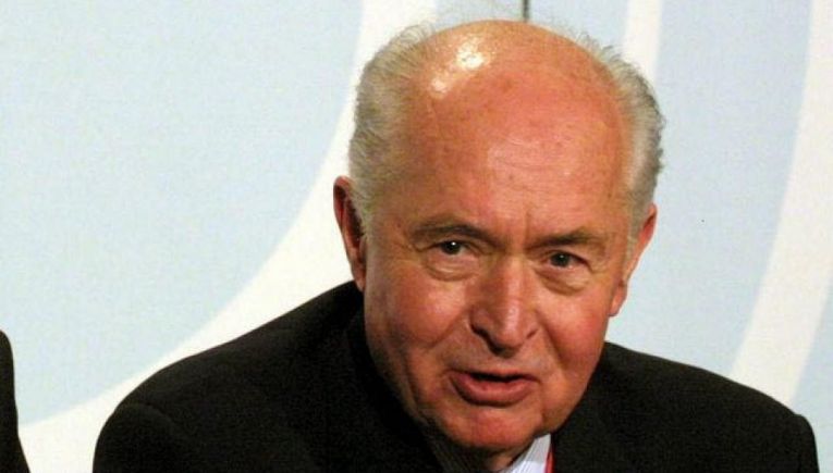 Μονόλεπτος σιγή στη μνήμη Βασιλείου κατά την έναρξη του Υπουργικού