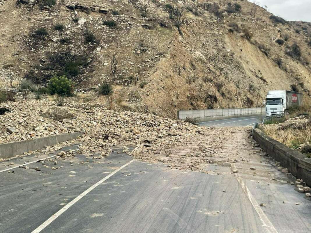 Αυτοί οι δρόμοι επηρεάζονται λόγω παγετού και κατολισθήσεων