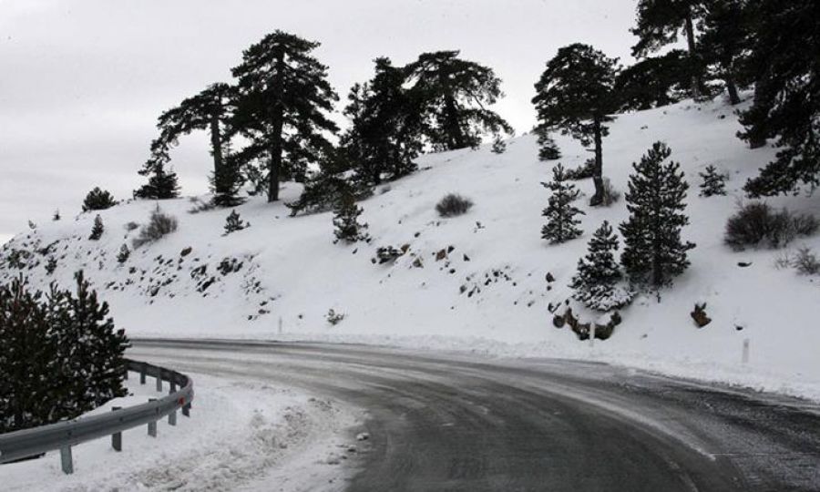 Ολισθηρό το οδόστρωμα στα ορεινά – Μόνο με αντιολισθητικές στο Τρόοδος