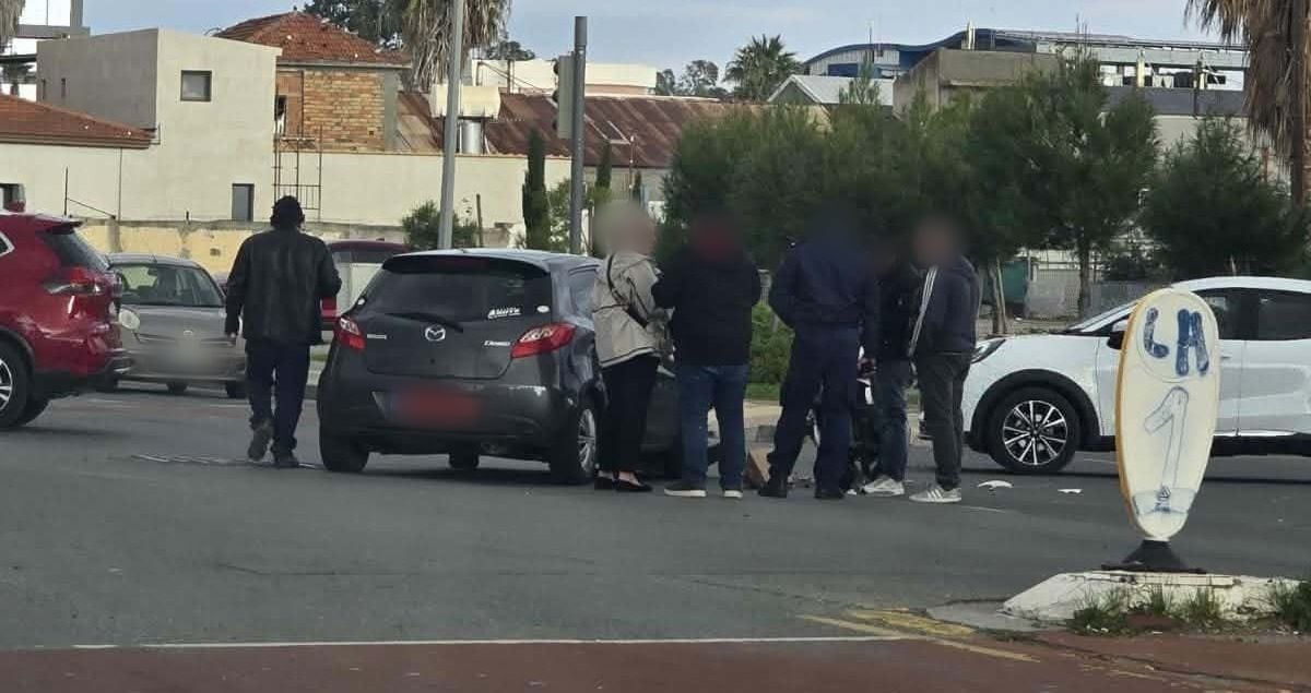 Λεμεσός: Τροχαία σύγκρουση μοτοσυκλέτας με αυτοκίνητο σε γνωστή λεωφόρο (ΦΩΤΟ)