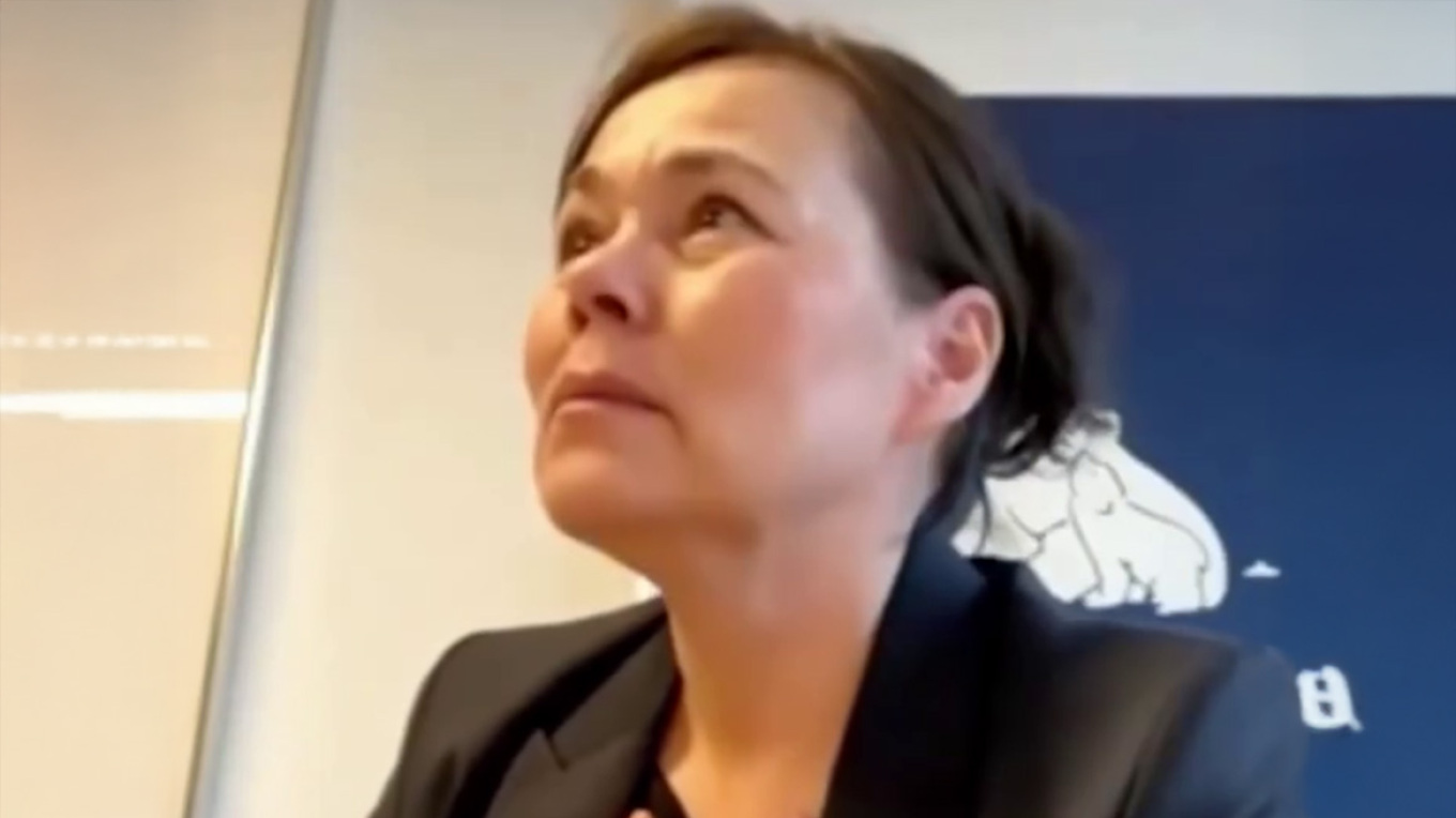 ΒΙΝΤΕΟ: Έβαλε τα κλάματα η ΥΠΕΞ Γροιλανδίας μετά τη συνάντηση με τον Τραμπ