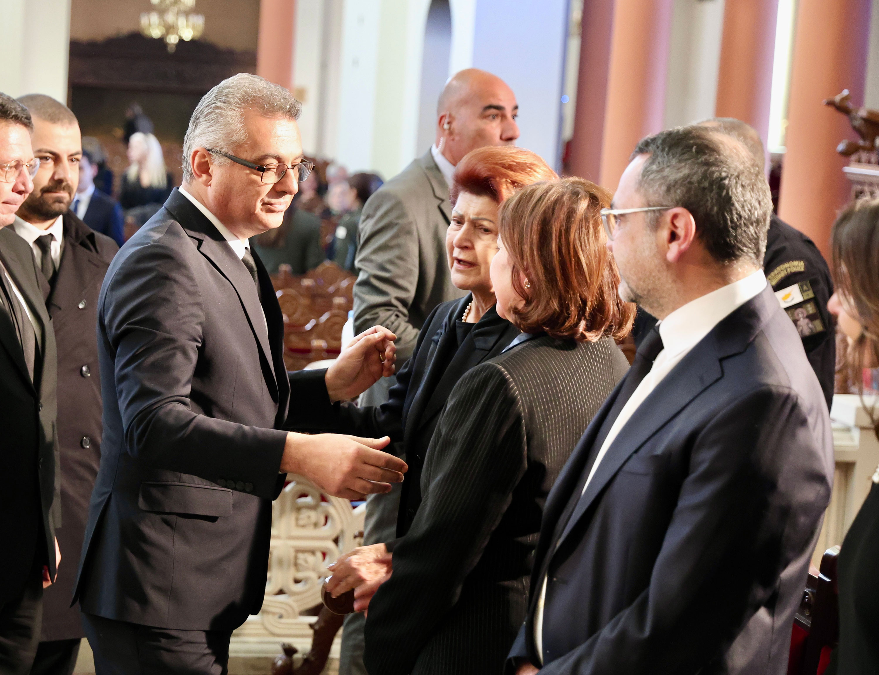 Στην κηδεία Βασιλείου για να συλλυπηθούν οι Έρχιουρμαν και Ταλάτ