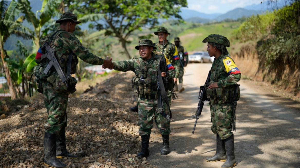 Κολομβία: Σχεδόν 30 νεκροί σε συγκρούσεις μεταξύ δυο παρατάξεων ανταρτών