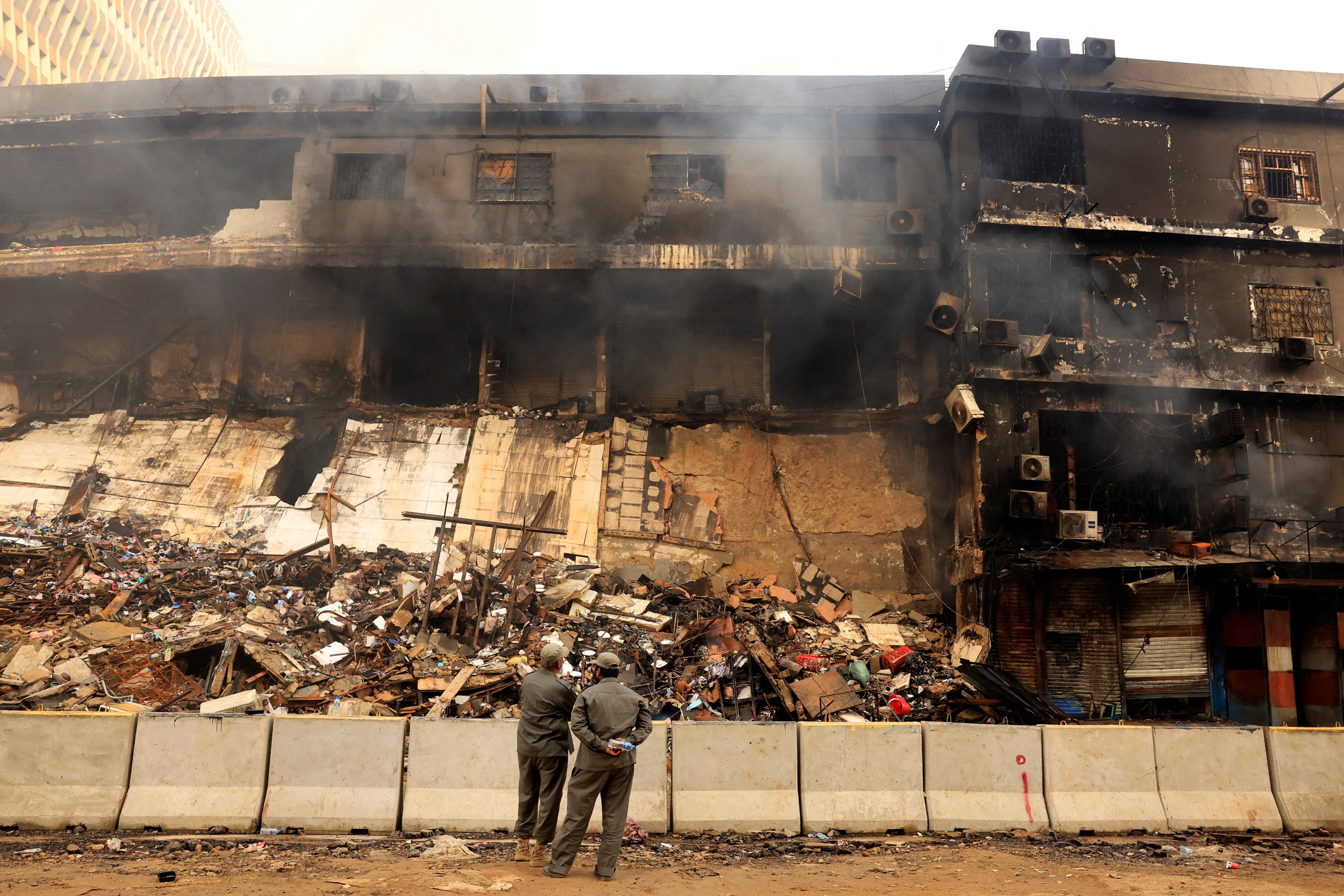 Πακιστάν: Ένδεκα νεκροί, περισσότεροι από 60 αγνοούμενοι σε πυρκαγιά (BINTEO)