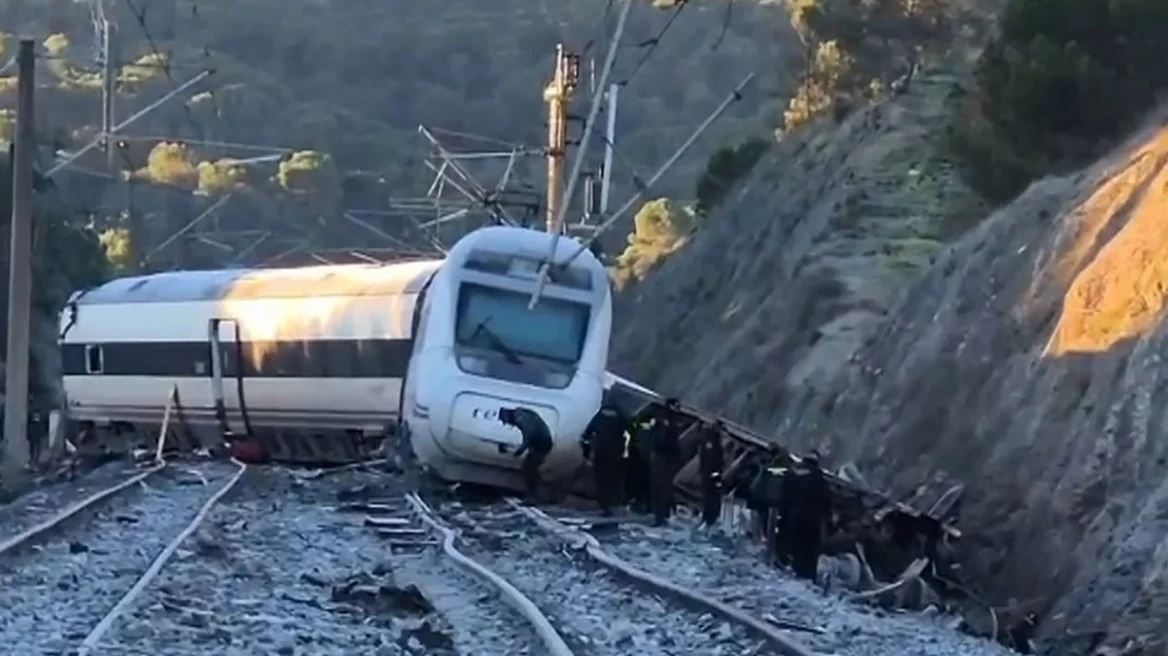 &Iota;&sigma;&pi;&alpha;&nu;ί&alpha;: &Pi;&rho;&omicron;&beta;&omicron;&lambda;ή &alpha;&pi;ό drone &tau;&eta;&sigmaf; &kappa;&alpha;&tau;&alpha;&sigma;&tau;&rho;&omicron;&phi;ή&sigmaf; &alpha;&pi;ό &tau;&eta; &sigma;&iota;&delta;&eta;&rho;&omicron;&delta;&rho;&omicron;&mu;&iota;&kappa;ή &tau;&rho;&alpha;&gamma;&omega;&delta;ί&alpha; (VID)