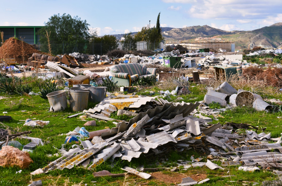 Υγειονομική βόμβα το Πράσινο Σημείο Αγίας Βαρβάρας – Σκουπίδια και νεκρά ζώα