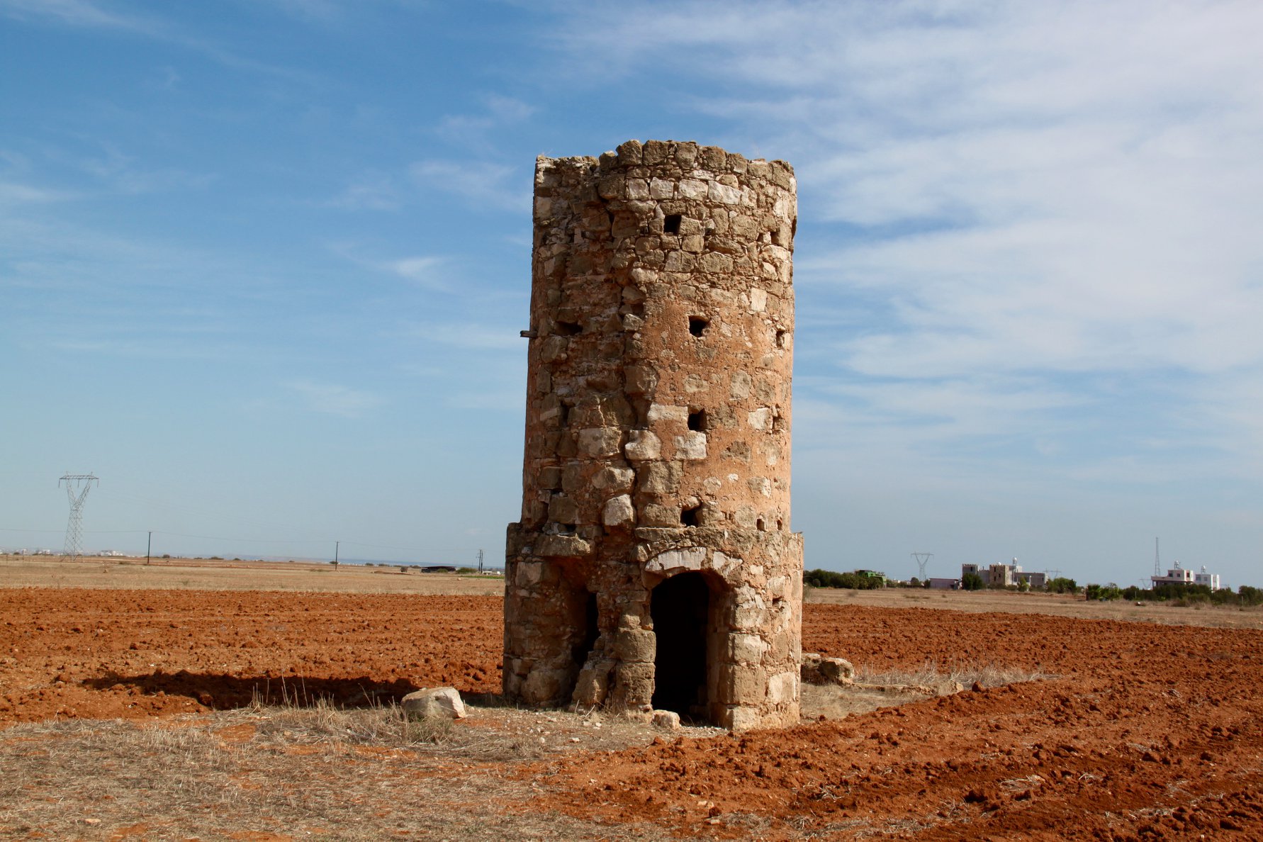 Εργασίες αναστήλωσης του ανεμόμυλου στα κατεχόμενα Λιμνιά