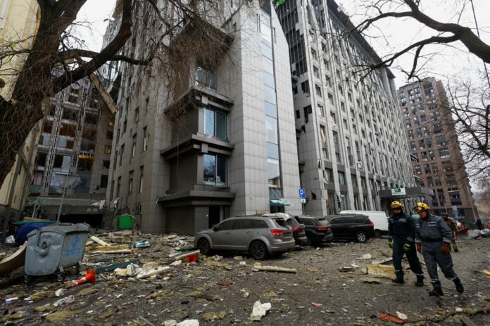 Πόλεμος Ουκρανίας: Επιδρομή της Ρωσίας στο Κίεβο κόβει την ηλεκτροδότηση