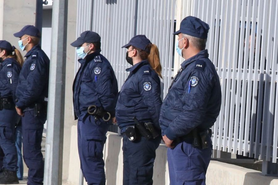 Διαμαρτυρία Ισότητας έξω από Βουλή για ωράριο Αστυνομικών