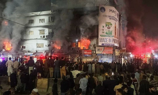 &Pi;&alpha;&kappa;&iota;&sigma;&tau;ά&nu;: &Tau;&omicron;&upsilon;&lambda;ά&chi;&iota;&sigma;&tau;&omicron;&nu; 50 &omicron;&iota; &nu;&epsilon;&kappa;&rho;&omicron;ί &epsilon;&xi;&alpha;&iota;&tau;ί&alpha;&sigmaf; &tau;&eta;&sigmaf; &pi;&upsilon;&rho;&kappa;&alpha;&gamma;&iota;ά&sigmaf; &sigma;&epsilon; &epsilon;&mu;&pi;&omicron;&rho;&iota;&kappa;ό &kappa;έ&nu;&tau;&rho;&omicron;