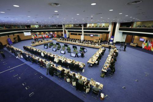 Ά&tau;&upsilon;&pi;&eta; &Sigma;ύ&nu;&omicron;&delta;&omicron;&sigmaf; &Epsilon;&Epsilon;: &Mu;&epsilon;&tau;&alpha;&nu;&alpha;&sigma;&tau;&epsilon;&upsilon;&tau;&iota;&kappa;έ&sigmaf; &epsilon;&pi;&iota;&sigma;&tau;&rho;&omicron;&phi;έ&sigmaf; &kappa;&alpha;&iota; &Sigma;έ&nu;&gamma;&kappa;&epsilon;&nu; &sigma;&tau;&omicron; &pi;&lambda;&alpha;ί&sigma;&iota;&omicron; &sigma;&upsilon;&zeta;ή&tau;&eta;&sigma;&eta;&sigmaf;