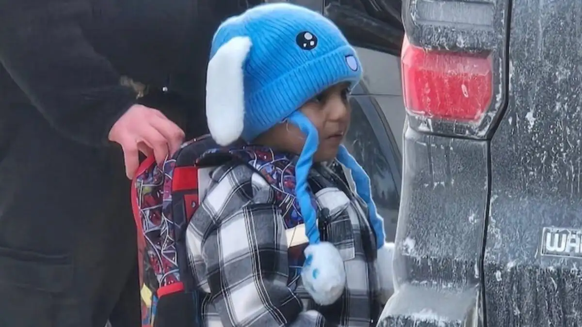 &Eta;&Pi;&Alpha;: &Pi;&rho;ά&kappa;&tau;&omicron;&rho;&epsilon;&sigmaf; &tau;&eta;&sigmaf; ICE &sigma;&upsilon;&nu;έ&lambda;&alpha;&beta;&alpha;&nu; 5&chi;&rho;&omicron;&nu;&omicron; &alpha;&gamma;ό&rho;&iota; &ndash; &Chi;&epsilon;&iota;&rho;&omicron;&pi;έ&delta;&epsilon;&sigmaf; &sigma;&epsilon; &alpha;&kappa;ό&mu;&eta; 3 &mu;&alpha;&theta;&eta;&tau;έ&sigmaf;