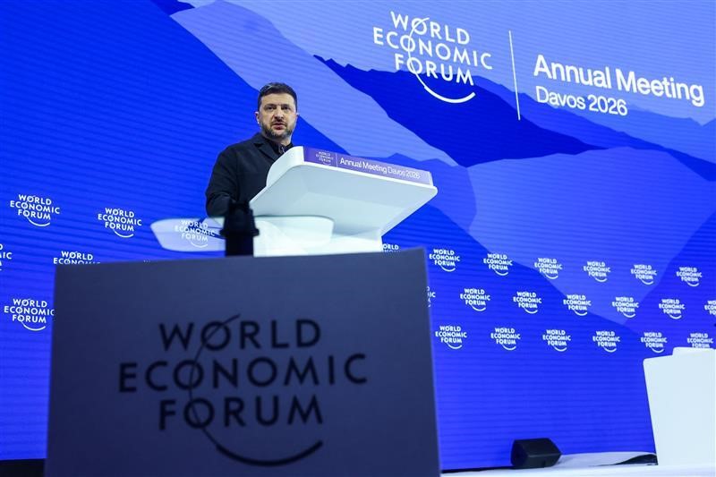 Live &eta; &omicron;&mu;&iota;&lambda;ί&alpha; &Zeta;&epsilon;&lambda;έ&nu;&sigma;&kappa;&iota; &sigma;&tau;&omicron; &Nu;&tau;&alpha;&beta;ό&sigmaf; - &kappa;&alpha;&lambda;&epsilon;ί &gamma;&iota;&alpha; &laquo;&epsilon;&nu;&iota;&alpha;ί&epsilon;&sigmaf; έ&nu;&omicron;&pi;&lambda;&epsilon;&sigmaf; &delta;&upsilon;&nu;ά&mu;&epsilon;&iota;&sigmaf;&raquo; &Epsilon;&Epsilon;