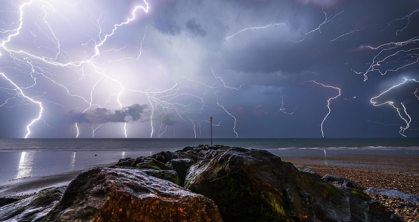 Έ&rho;&chi;&epsilon;&tau;&alpha;&iota; &kappa;ύ&mu;&alpha; &kappa;&alpha;&kappa;&omicron;&kappa;&alpha;&iota;&rho;ί&alpha;&sigmaf; &alpha;&pi;ό &Iota;&tau;&alpha;&lambda;ί&alpha; - &Tau;&iota; &alpha;&nu;&alpha;&phi;έ&rho;&epsilon;&iota; &mu;&epsilon;&tau;&epsilon;&omega;&rho;&omicron;&lambda;&omicron;&gamma;&iota;&kappa;ό&sigmaf; &lambda;&epsilon;&iota;&tau;&omicron;&upsilon;&rho;&gamma;ό&sigmaf;