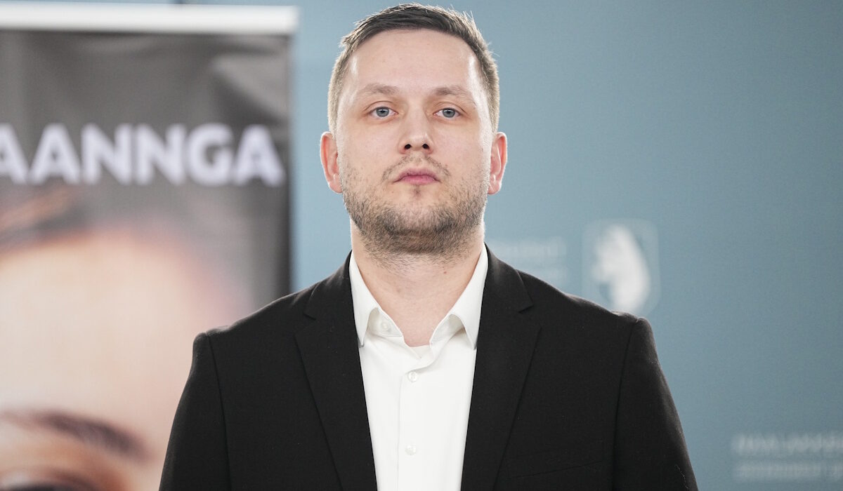 &Gamma;&rho;&omicron;&iota;&lambda;&alpha;&nu;&delta;ί&alpha;: &Omicron; &pi;&rho;&omega;&theta;&upsilon;&pi;&omicron;&upsilon;&rho;&gamma;ό&sigmaf; &lambda;έ&epsilon;&iota; &delta;&epsilon;&nu; &gamma;&nu;&omega;&rho;ί&zeta;&epsilon;&iota; &tau;&iota; &sigma;&upsilon;&mu;&phi;ώ&nu;&eta;&sigma;&alpha;&nu; &Tau;&rho;&alpha;&mu;&pi; &kappa;&alpha;&iota; &Rho;&omicron;ύ&tau;&epsilon;