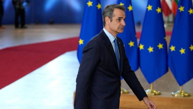 &Mu;&eta;&tau;&sigma;&omicron;&tau;ά&kappa;&eta;&sigmaf;: &laquo;&Eta; &Epsilon;&Epsilon; &epsilon;&nu;&omega;&mu;έ&nu;&eta; &sigma;&tau;&omicron; &pi;&lambda;&epsilon;&upsilon;&rho;ό &Delta;&alpha;&nu;ί&alpha;&sigmaf; &kappa;&alpha;&iota; &Gamma;&rho;&omicron;&iota;&lambda;&alpha;&nu;&delta;ί&alpha;&sigmaf;&raquo;