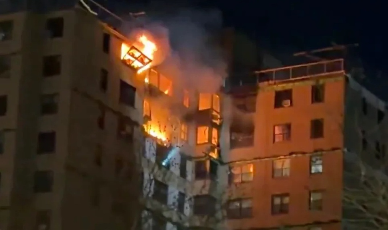 Νέα Υόρκη: Μεγάλη φωτιά σε πολυκατοικία από έκρηξη υγραερίου (ΒΙΝΤΕΟ)